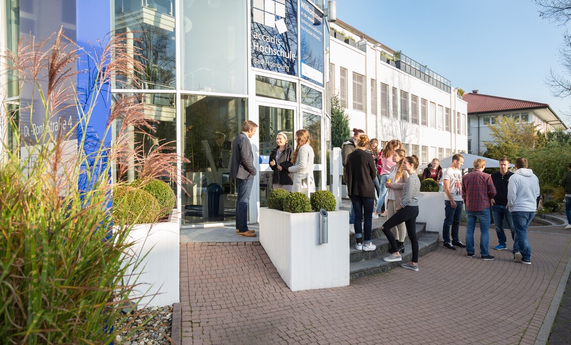 Eingangsbereich der accadis Hochschule Bad Homburg | © accadis Hochschule Bad Homburg Eingangsbereich der accadis Hochschule Bad Homburg | © accadis Hochschule Bad Homburg